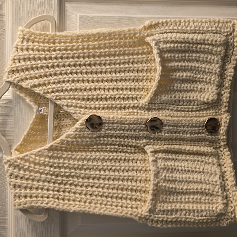 UEU. Women's Cream Knit Sweater Vest. Size M. NWT. - Picture 5 of 11